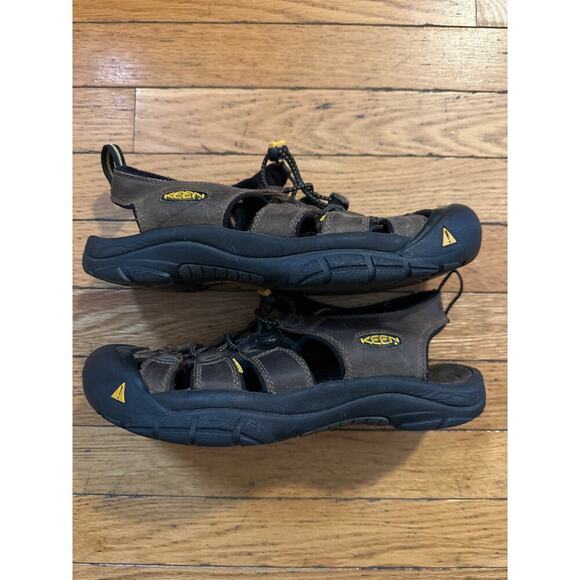 Men’s Size 8.5 KEEN Newport H2 Brown Nubuck Waterproof Sport Sandals - Picture 2 of 6